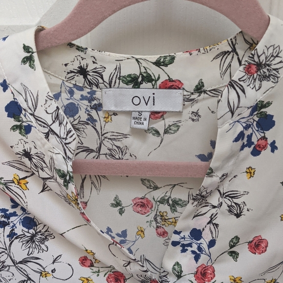 Ovi Flutter Sleeve Top - Picture 3 of 5